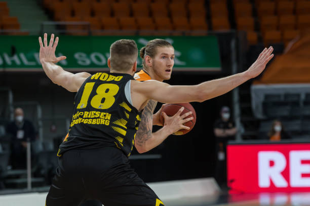 若首轮对手 若首轮对手