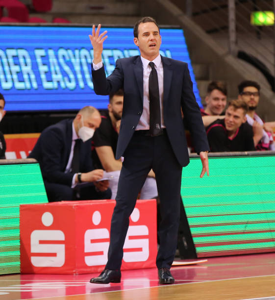 他如同久经 他如同久经